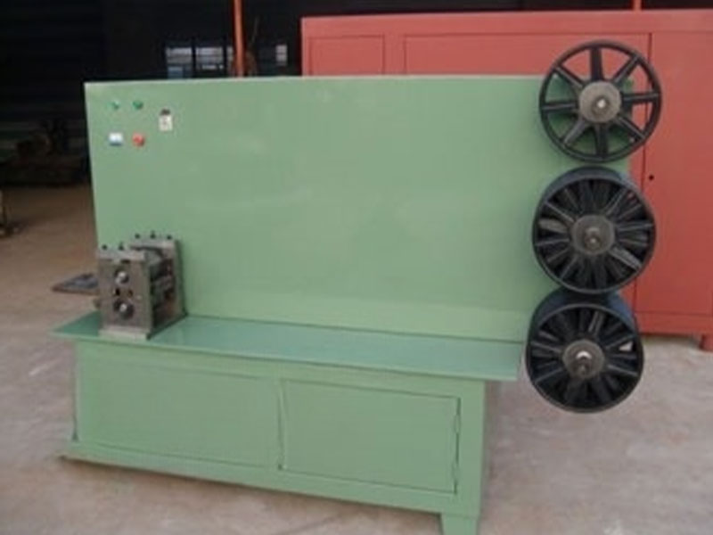 Macchina automatica per l'apertura e lo svolgimento delle strisce